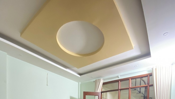 Cho thuê nhà nguyên căn ngõ 69 Bùi Huy Bích ngay Quận ủy Hoàng Mai, 33m ×5 Tầng 3N to .1N nhỏ.4wc